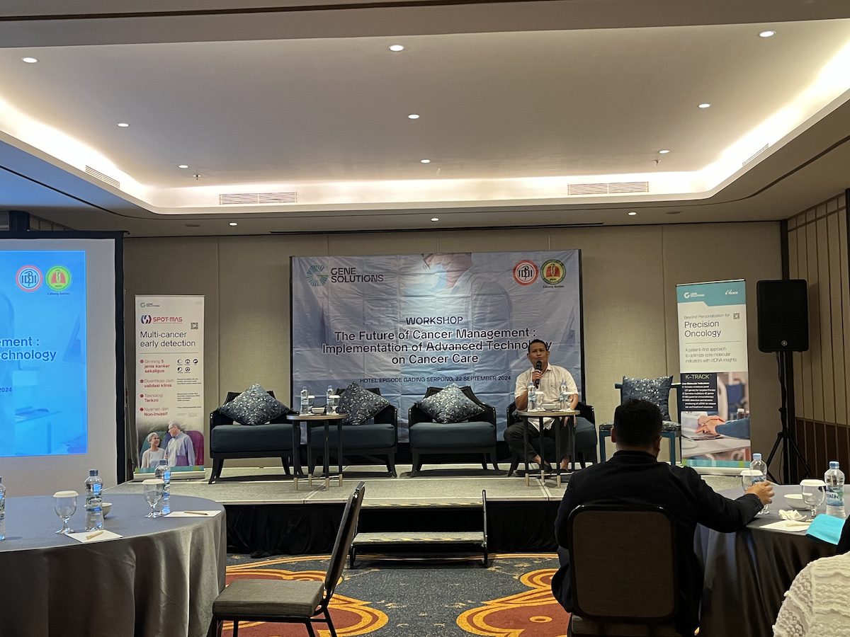 Closing statement from DR. dr. Tri Agus Yuarsa, Sp.P(K)Onk, MKes, MARS as the Chair of PDPI Banten branch