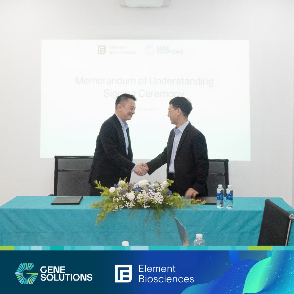 Mr. Edwin Hauw – Element Biosciences Senior Vice President (left) and Dr. Nguyen Huu Nguyen – Deputy CEO (right) hand over signed MoU