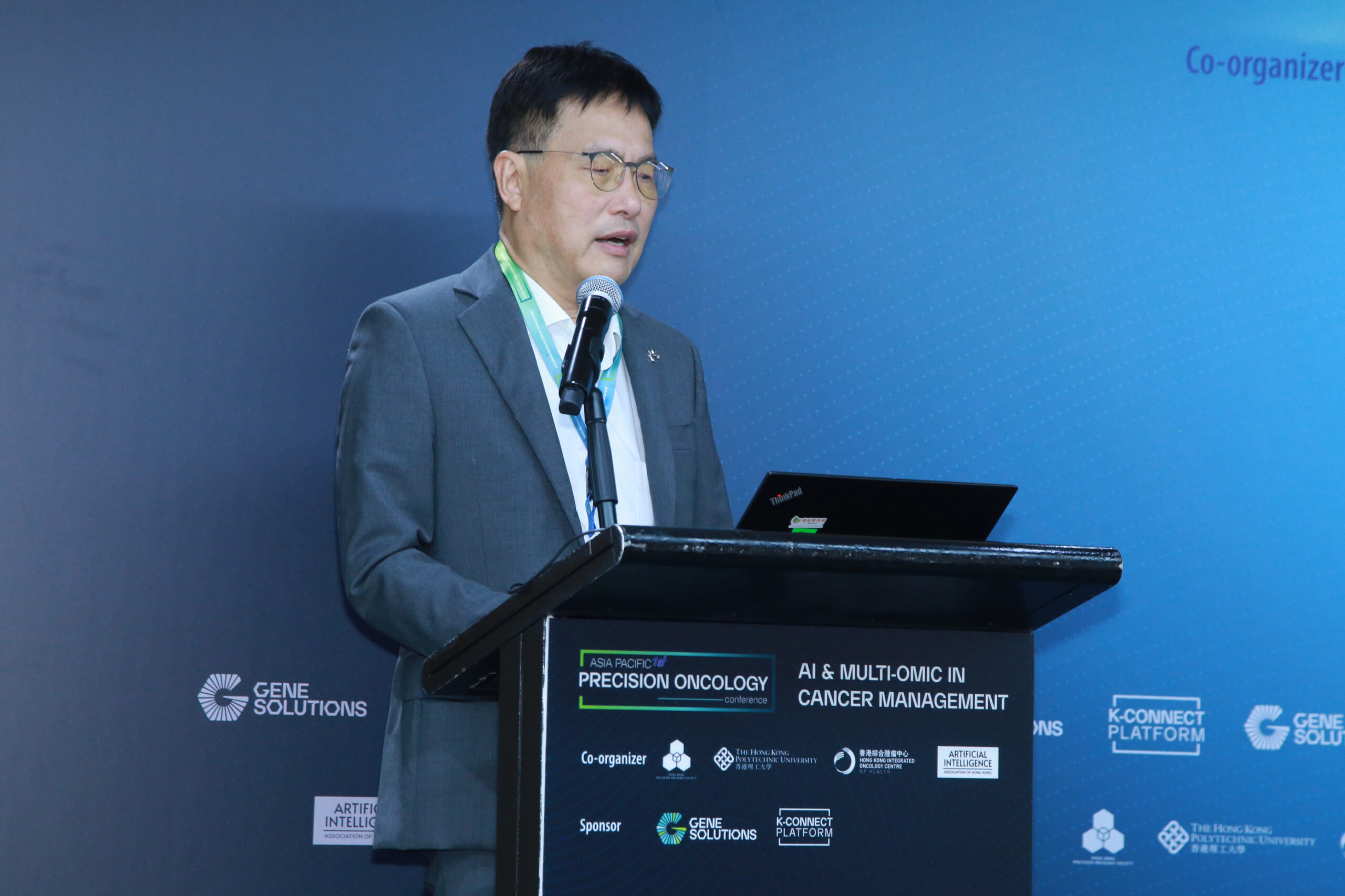 Dr. Joseph Siu-Kie Au presenting “Holistic approach to Precision Oncology” at the APAC Precision Oncology Conference 2025 in Hong Kong.