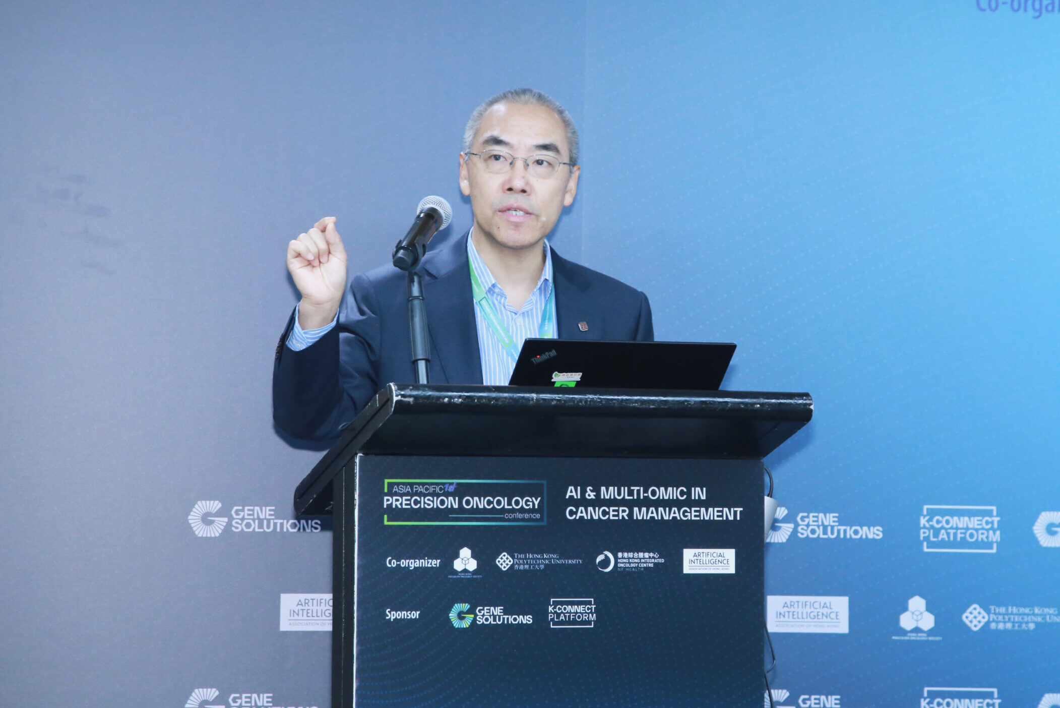 Prof. Zhang Wei Xiong presenting “Noncanonical circular RNAs as cancer diagnostic biomarkers” at the APAC Precision Oncology Conference 2025, themed AI & multi-omics in cancer management conference.